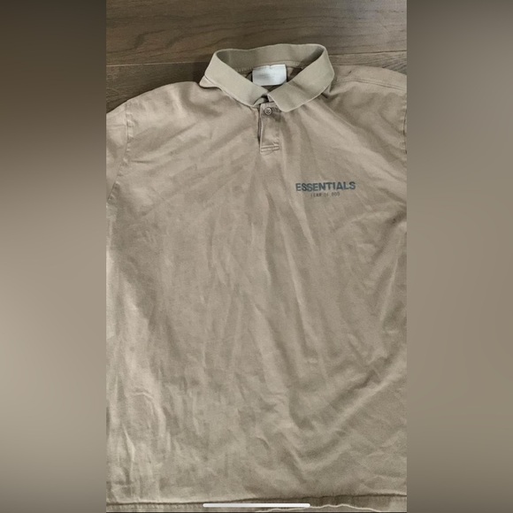 essentials tee - Picture 2 of 3